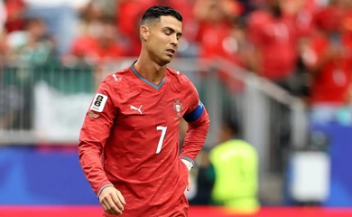 Giữa tâm bão chỉ trích Ronaldo vẫn được HLV Martinez trao suất đá chính