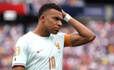 Mbappe đóng vai "vua kiến tạo" nhưng bỏ lỡ cơ hội bắt kịp Messi