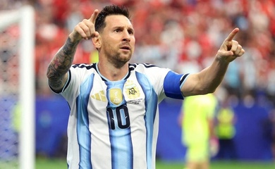 HLV Scaloni hé lộ Messi không đá chính trước Jordan khi nhà báo... 92 tuổi đặt câu hỏi
