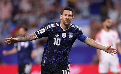 Messi vào sân từ ghế dự bị và lập kỷ lục ghi bàn liên tiếp ở World Cup