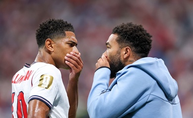 Bellingham mắt bình tĩnh sau bàn thắng của CHDC Congo, đàn anh Reece James trấn an