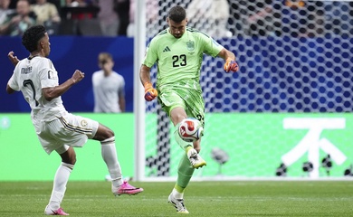 Thủ môn Tây Ban Nha phá kỷ lục giữ sạch lưới tồn tại 36 năm ở World Cup