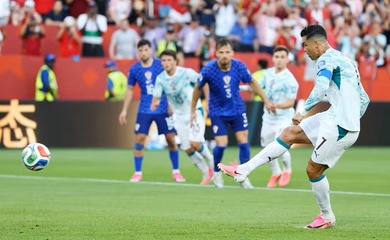 Ronaldo phá vỡ lời nguyền knock-out World Cup sau 20 năm chờ đợi