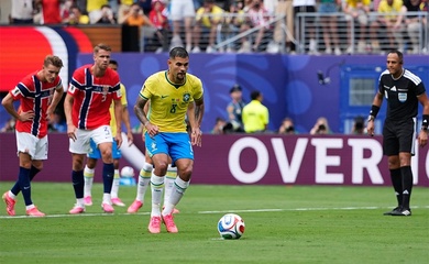 40 năm sau Zico, Brazil lại có cầu thủ đá hỏng phạt đền ở World Cup