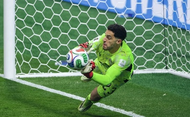 Thành tích cản phá phạt đền cực đỉnh của Shobeir sau khi khuất phục Messi