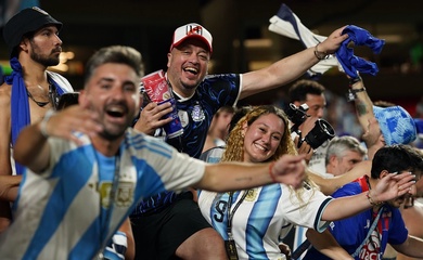 Người hâm mộ Argentina vật lộn với hành trình 1.400 km đến New York cổ vũ đội nhà đá chung kết