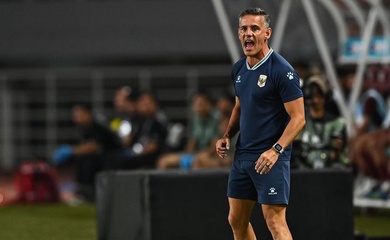 HLV John Herdman tri ân Chủ tịch LĐBĐ Indonesia sau đại thắng Campuchia