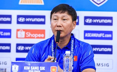 HLV Kim Sang Sik nói thẳng lý do thay Đình Bắc: "Chưa làm tốt nhiệm vụ"