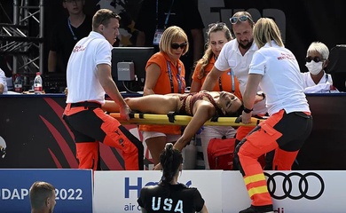 Nữ VĐV bơi nghệ thuật ngất tại giải thế giới “đã ngừng thở khoảng 2 phút”