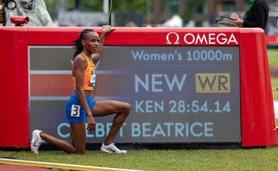Người phụ nữ đầu tiên trên thế giới chạy 10000m dưới 29 phút
