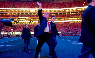 Tổng thống Donald Trump ký sắc lệnh chấn chỉnh thể thao đại học Mỹ: Bài toán cân bằng tài chính khi trả tiền để thi đấu