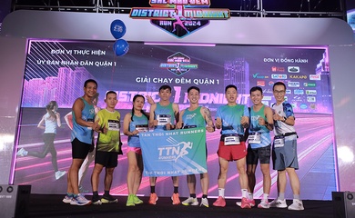 Giải chạy đêm District 1 Midnight Run "Sắc màu đêm" diễn ra đầy hứng khởi