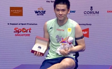 Cựu vương SEA Games Kunlavut Vitidsarn mừng ngôi số 1 đơn nam cầu lông thế giới mới bằng danh hiệu Singapore Open 2025
