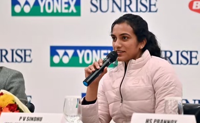 "Ác mộng" tại Dubai: Siêu sao cầu lông PV Sindhu rút lui khỏi All England 2026 sau vụ nổ sát sườn