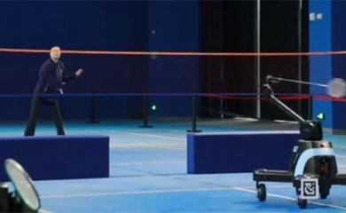 Robot chơi cầu lông lập kỷ lục Guinness với 1.452 cú đánh liên tiếp