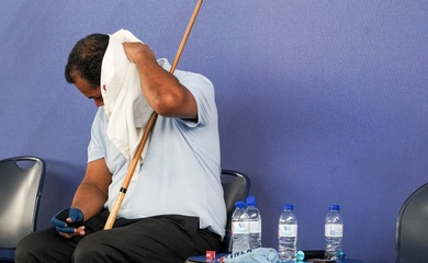 Các cơ thủ "kêu trời" do cái nóng ở nhà thi đấu của Giải billiards Porto World Cup 2025