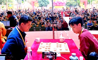 Khi 6 đại cao thủ cờ tướng Trung Quốc ngồi khán đài "tầm sư" Lại Lý Huynh và bài học về sự khiêm nhường đỉnh cao