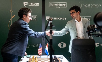 Cờ vua FIDE Candidates 2026: Anish Giri bám đuổi Sindarov và "canh bạc" rủi ro của Fabiano Caruana