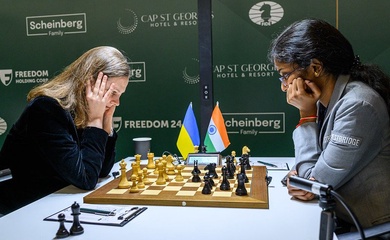 Cờ vua FIDE Women's Candidates 2026: Vaishali độc chiếm ngôi đầu và "canh bạc" nghiệt ngã của Zhu Jiner