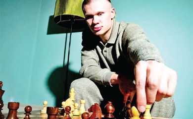 Khi Haaland và Salah mê cờ vua: Cú hích kinh tế thể thao từ sự giao thoa giữa sân cỏ và bàn cờ