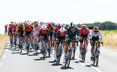Chặng 9 của cuộc đua xe đạp Tour de France 2025 trở thành chặng nhanh thứ 2 trong lịch sử