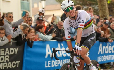 Phía sau tay đua xe đạp số 1 thế giới Tadej Pogacar: Tiết lộ về sự đoàn kết tại UAE Team Emirates