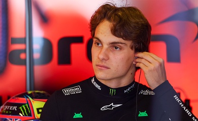 Oscar Piastri "tuyên chiến" với Lando Norris: McLaren sẽ đối xử công bằng tại F1 2026?