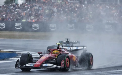 Chủ xe F1 Ferrari tiết lộ vấn đề lớn của Lewis Hamilton: 'Chúng tôi hoàn toàn mù tịt'