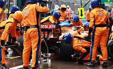 "McLaren chơi đẹp" hay "mắc lỗi chết người" với quyết định gây sốc đã 'dâng' danh hiệu F1 cho Max Verstappen