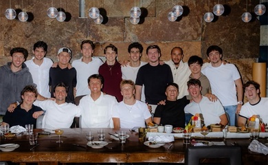 Max Verstappen trần tình vụ "quên" trả tiền bữa tối cho dàn tay đua F1: "Tại tôi mải uống Gin Tonic"