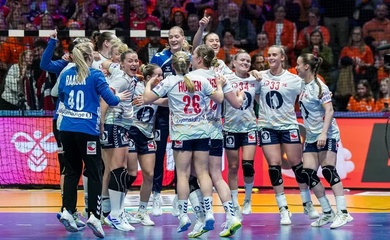 Na Uy dập tắt đám đông cổ động viên cuồng nhiệt ở Rotterdam để tiến vào Chung kết Giải bóng ném vô địch thế giới