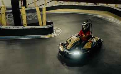 Lần đầu tiên tại Việt Nam xuất hiện đường đua Go-Kart điện đa tầng