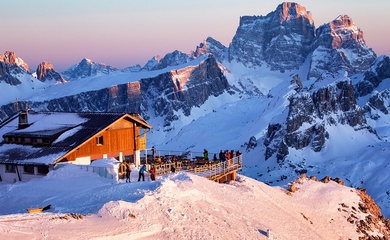 “Xin đừng chụp ảnh tự sướng”: Vùng Dolomites phản đối tình trạng du lịch quá tải trước thềm Thế vận hội Mùa đông 2026