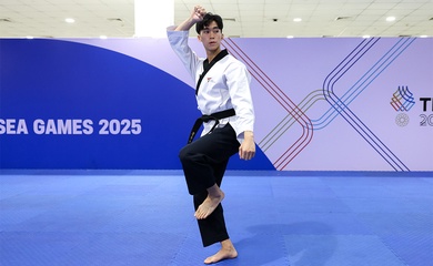 Sự hiện diện của mẹ tiếp thêm sức mạnh giúp võ sĩ Taekwondo Ken Haw giành huy chương SEA Games đầu tiên cho Malaysia