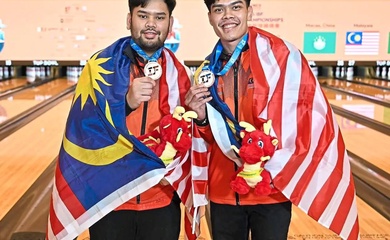 Bộ đôi xuất sắc Rafiq và Syazirol của Malaysia giành huy chương vàng SEA Games 33 nội dung đôi nam môn bowling