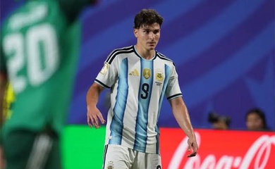Ngôi sao Julián Alvarez bị đốt áo đấu ở CLB sau trận Argentina thắng Áo