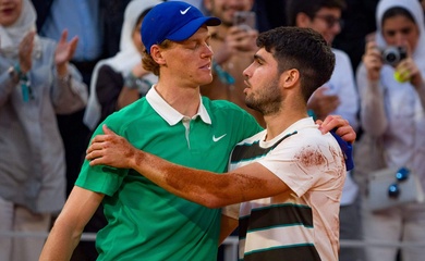 Carlos Alcaraz tiết lộ bí quyết chiến thắng ngoạn mục trước Jannik Sinner tại giải quần vợt Roland Garros 2025