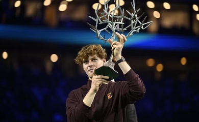 Jannik Sinner đánh bại Auger-Aliassime để vô địch Paris Masters và đòi lại vị trí số 1 quần vợt đơn nam thế giới