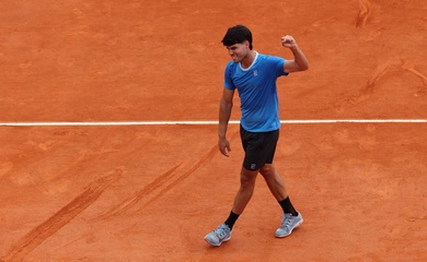 Quần vợt Monte Carlo Masters 2026: Carlos Alcaraz "hủy diệt" đối thủ ngày trở lại mặt sân đất nện sở trường