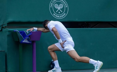 Novak Djokovic thừa nhận chấn thương trước trận bán kết giải quần vợt Wimbledon 2025