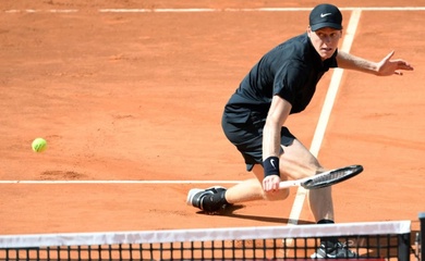Trận bán kết đơn nam quần vợt Italian Open 2026 giữa Jannik Sinner và Daniil Medvedev bị hoãn do mưa lớn