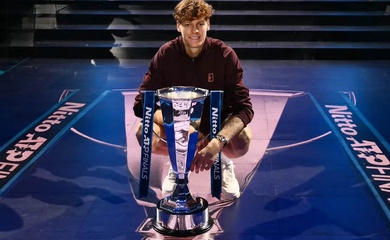 Jannik Sinner hài lòng với chiến thắng trước đối thủ Carlos Alcaraz tại chung kết giải quần vợt ATP Finals 2025