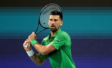 Novak Djokovic khởi đầu hành trình chinh phục Grand Slam thứ 25 với chiến thắng thứ 100 tại giải quần vợt Úc mở rộng