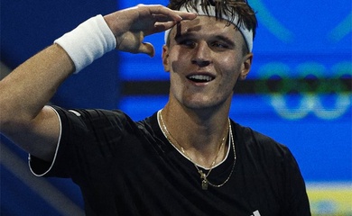 Cú sốc quần vợt Doha 2026: Jakub Mensik quật ngã số 2 thế giới Jannik Sinner