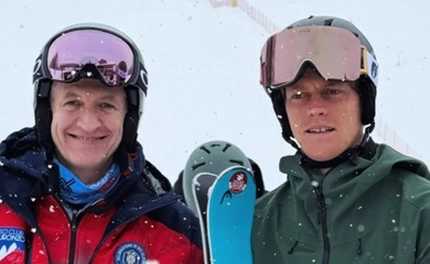 Sao quần vợt đón Giáng sinh: Swiatek lộng lẫy đi tiệc, Sinner đi trượt tuyết...