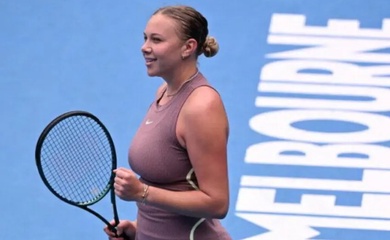Amanda Anisimova đánh bại Wang Xinyu để tiến vào tứ kết giải quần vợt Úc mở rộng gặp đồng hương Jessica Pegula