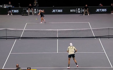 Trận đấu quần vợt biểu diễn “Cuộc chiến giữa hai giới” nhận nhiều chỉ trích khi Nick Kyrgios đánh bại Aryna Sabalenka