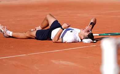 Jakub Mensik chỉ trích điều kiện thời tiết khắc nghiệt tại quần vợt Roland Garros khi gục ngã sau chiến thắng 5 set