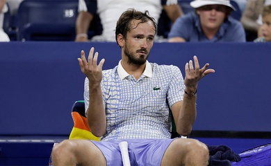 Daniil Medvedev kêu gọi giờ bắt đầu sớm hơn để giảm thiểu các trận đấu kết thúc muộn tại giải quần vợt Úc mở rộng