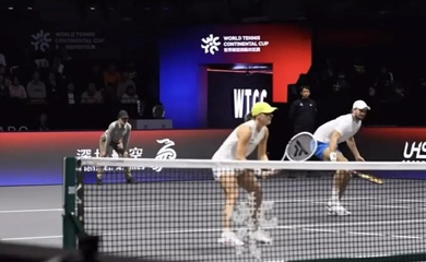 Giải quần vợt WTCC: Iga Swiatek, Valentin Vacherot thất bại trong lần đầu ghép đôi nam nữ